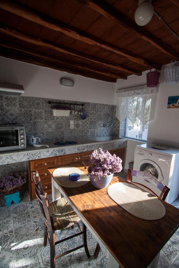 Venerdi Libero Villa Kini Екстериор снимка
