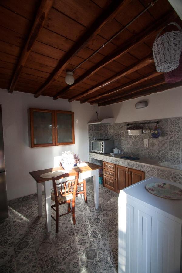 Venerdi Libero Villa Kini Екстериор снимка